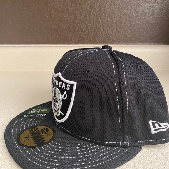 🔥Oakland Raiders NFL Official Sideline Fitted Hat - Picture 3 of 4
